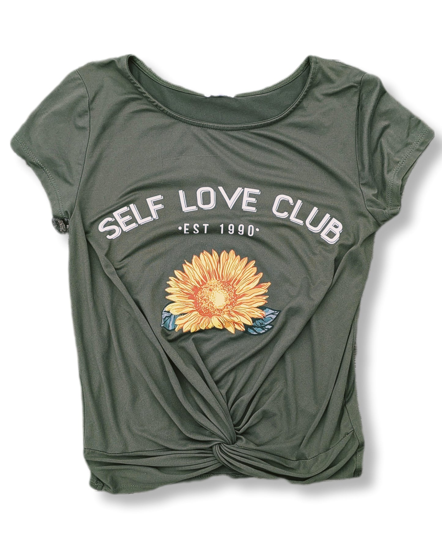 T-shirt vert olive noué dans le bas│Ardène