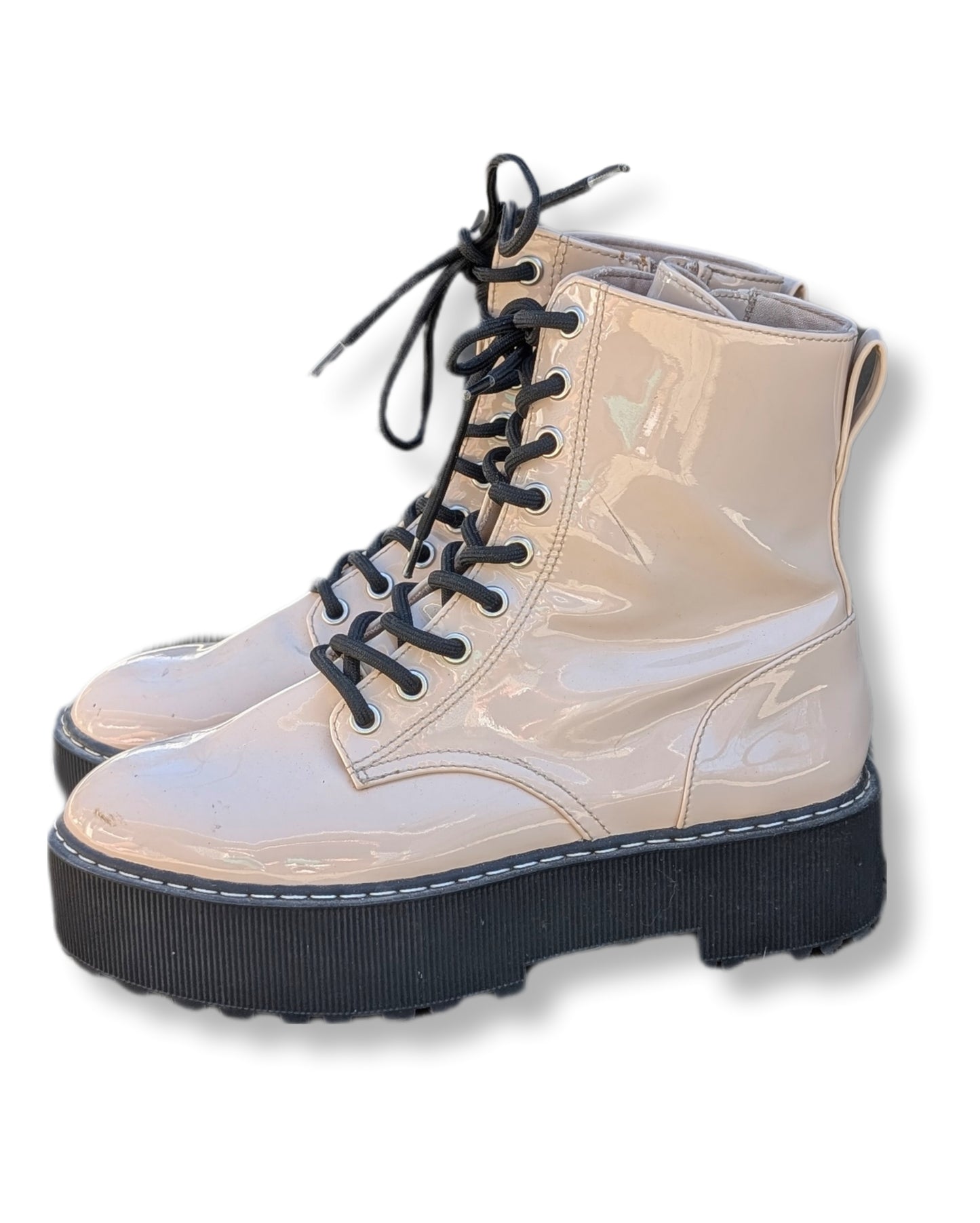 Bottines style combat de couleur "nude" avec semelles noires | 07