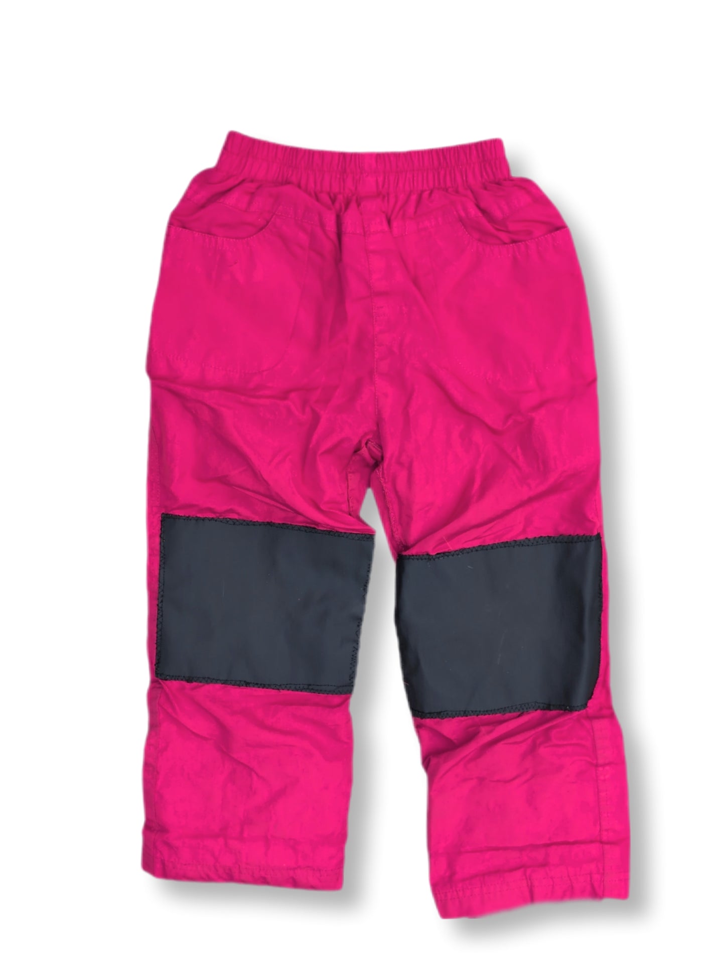 Pantalons de jeu extérieur fuchsia avec patchs renforts noirs aux genoux | NANÖ | 5 ans