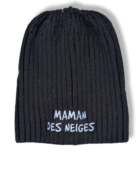 Tuque en tricot côtelé noir avec inscription "Maman des neiges" & trous pour sortir une couette de cheveux | T/U
