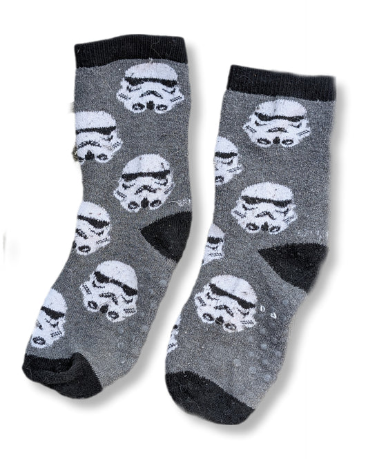 Quatre (4) paires de bas ~ (3 à 7 ans)