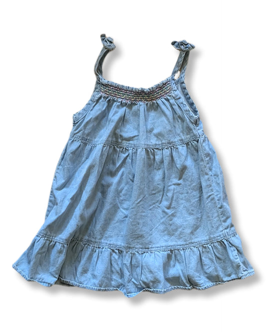 Robe en jean léger (chambray) avec smocks colorés et bretelles nouées | GEORGE | 3 ans