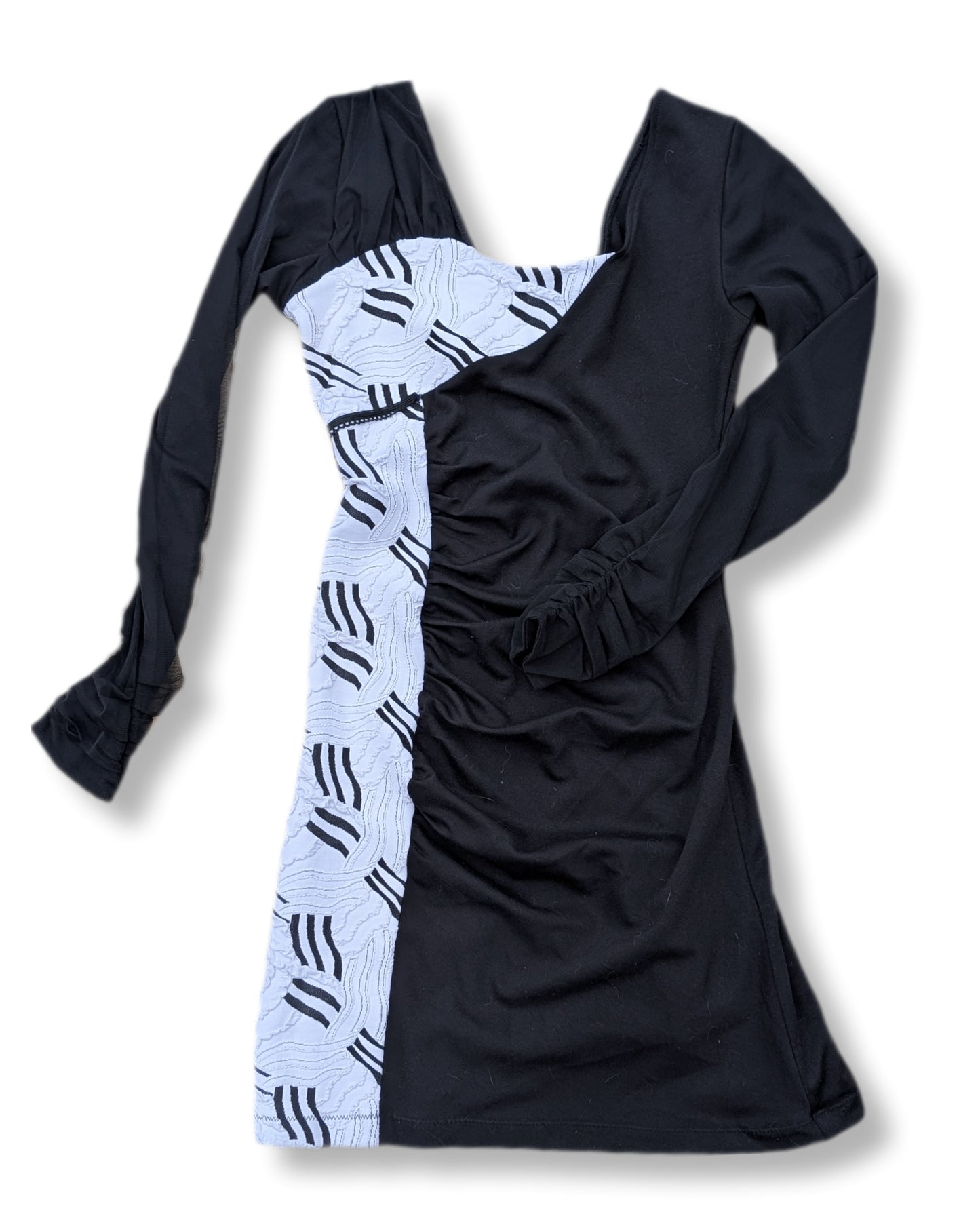 Robe de soirée asymétrique aux manches longues | M