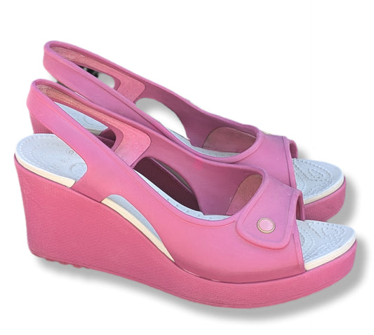 (2) Deux paires de sandales crocs à talons compensé | CROCS | 09