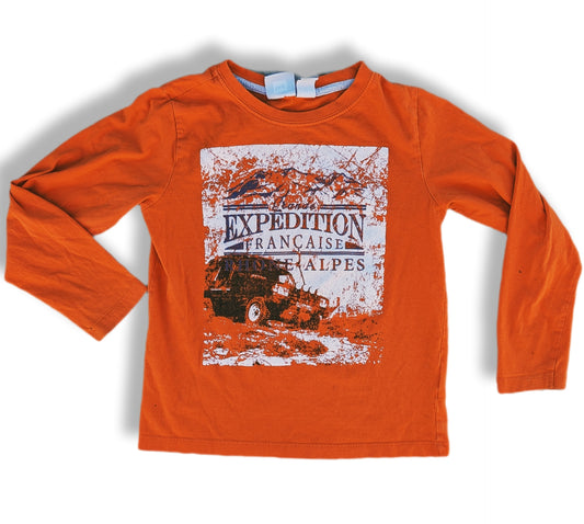 T-shirt manches longues orange à motif 'Expédition Française des Alpes' | TAG | 6 ans