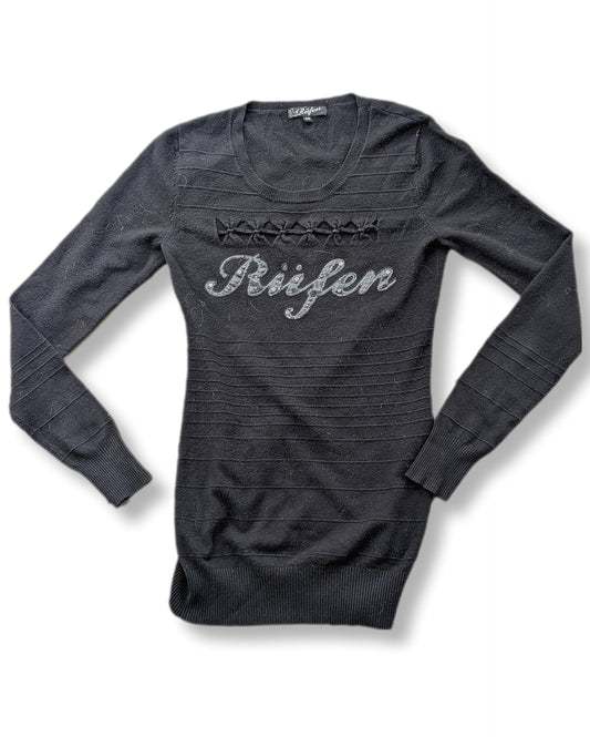 Chandail noir ajusté avec détails troués à la poitrine | RÜFEN | SMALL