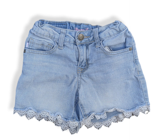 Short en jean clair avec rebord en dentelle | 7-8 ans