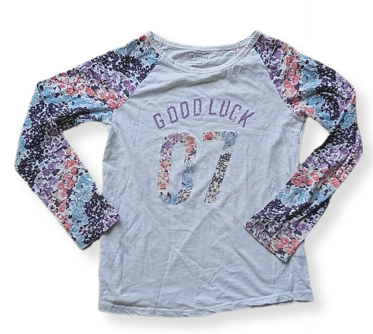 T-shirt à manches longues gris clair avec inscription "Good Luck 07" | JOE FRESH | 7-8 ans