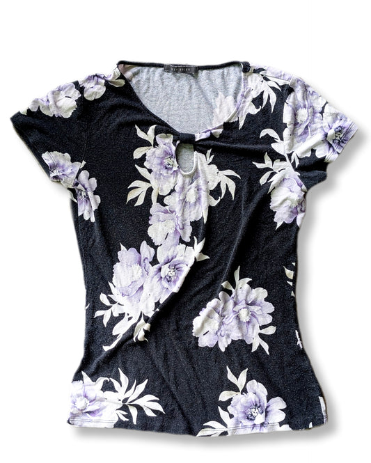 T-shirt à manches courtes avec col en V & coupe ajustée | Suzy shier | SMALL