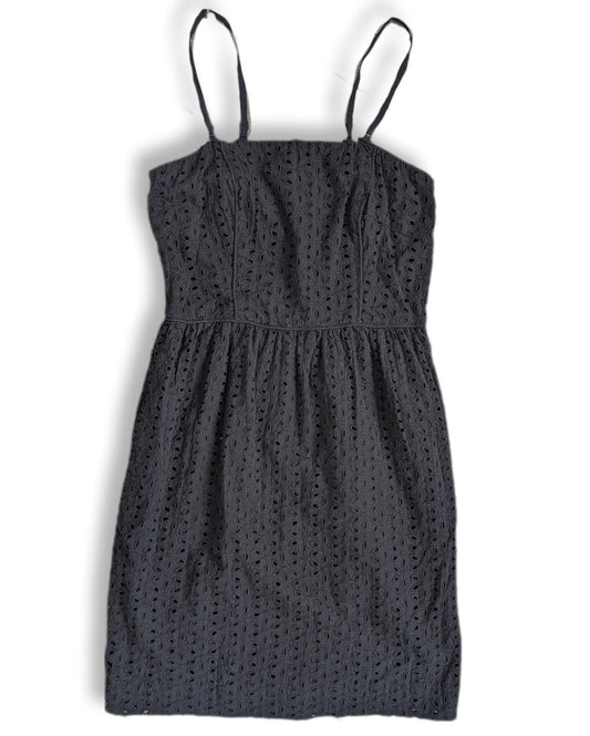 Robe noire tissu effet perforé à bretelles fines | S