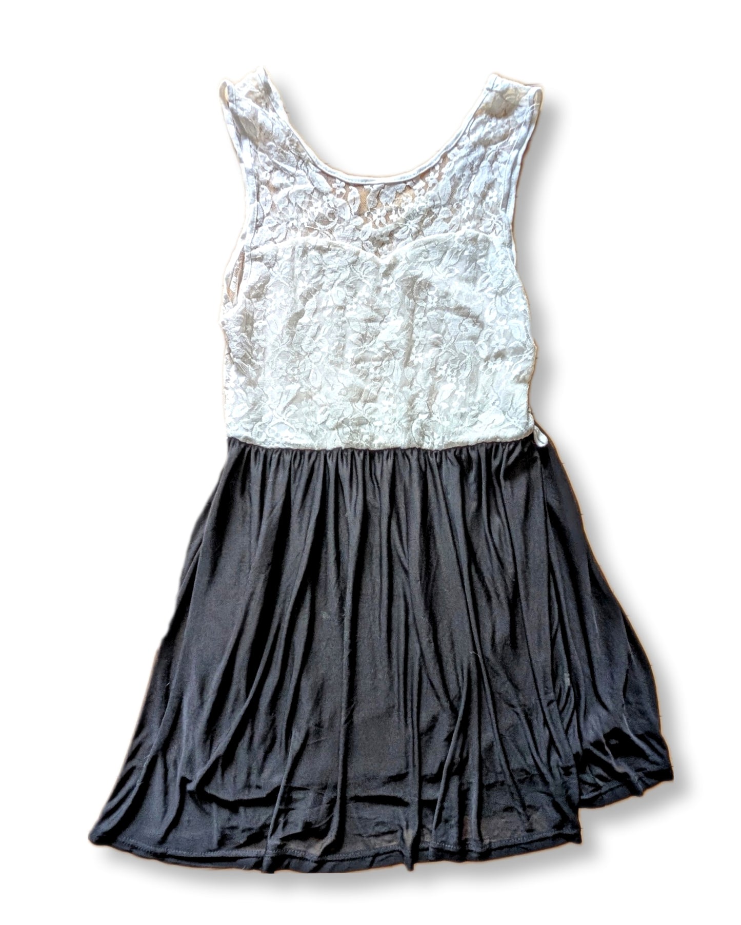 Robe sans manches avec haut en dentelle & jupe noire | L